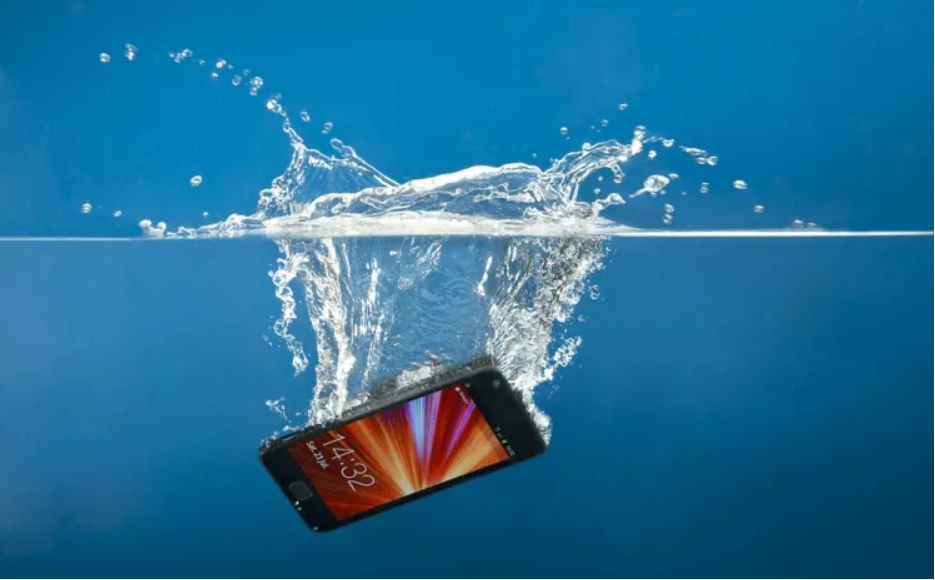Téléphone tombe dans l'eau